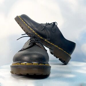 Dr. Martens vintage 90s made in England 3-eye lug sole derby shoes